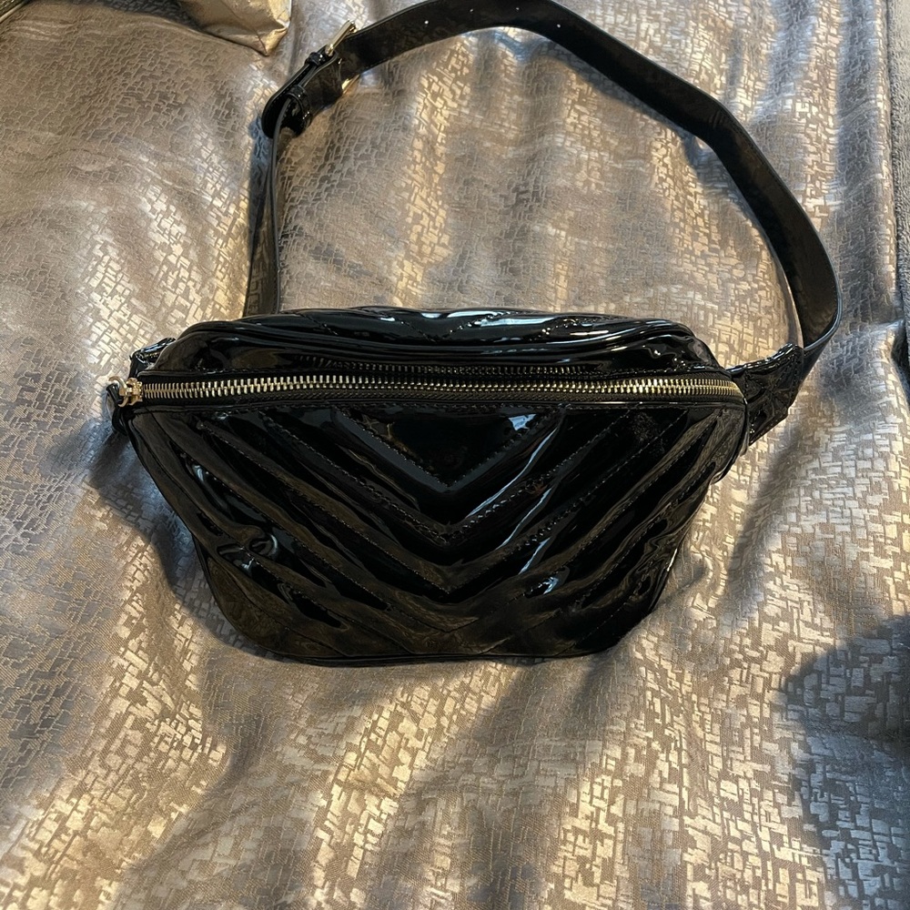 Shiny black zip Fanny pack